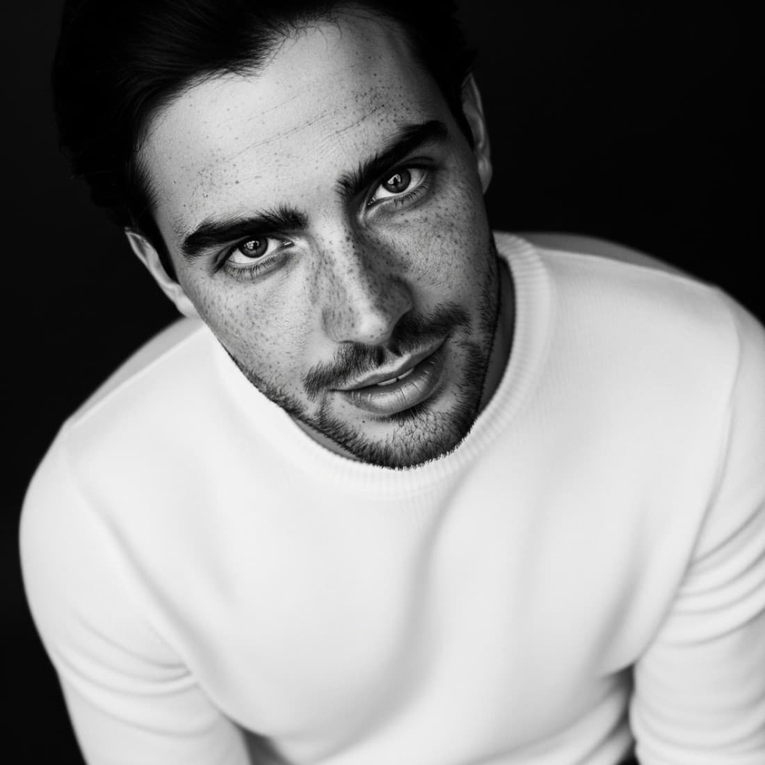 Black-and-White Professional LinkedIn & Instagram Headshot: Google Imagen prompts, Nano Banana prompts, Midjourney prompts, ChatGPT prompts, DALL-E prompts Prompt